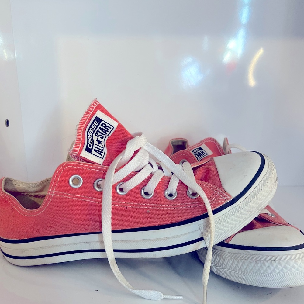 Salmon color Converse Chuck size 8.5